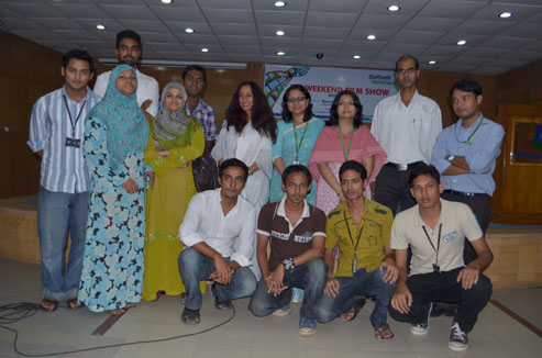 Faculty_and_Members_of_ELC_of_Daffodil_International_University_with_Yeasmin_Kabir_in_a_photo_session